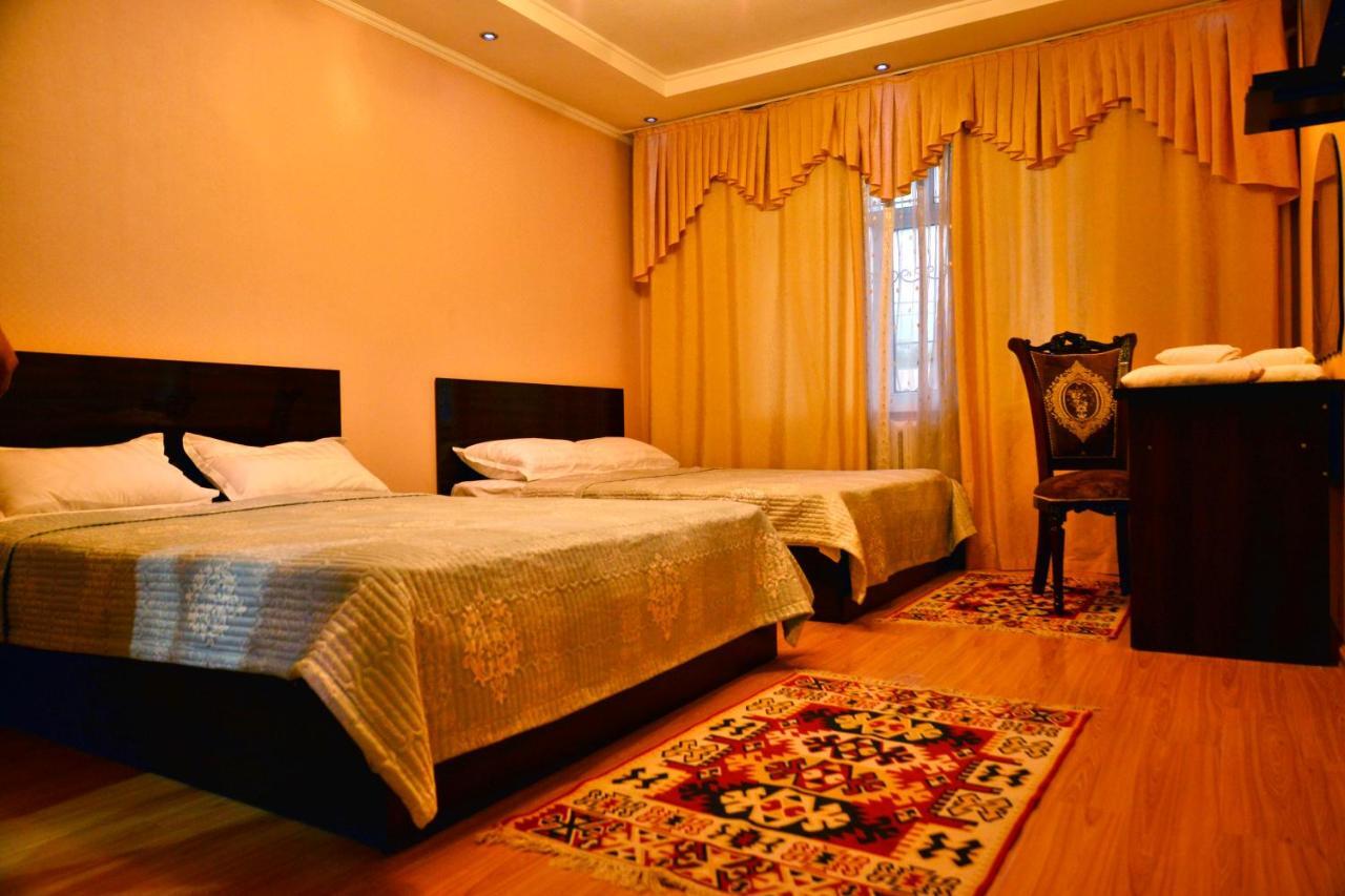 Astoria B&B Osh Buitenkant foto